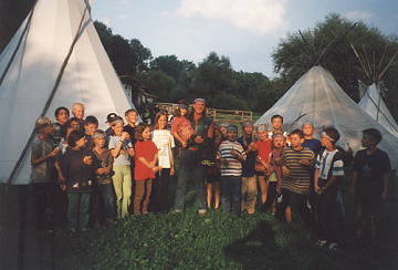 Die Ferien-Indianer mit ihrem "Huptling"